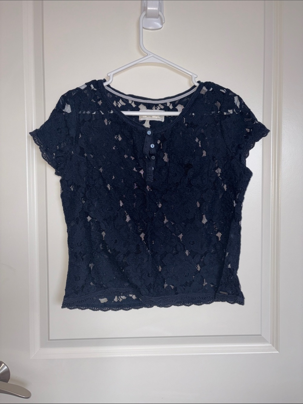 Vintage Y2K Abercrombie and Fitch Women’s Navy Lace Short-Sleeve Henley Top